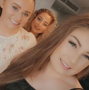 Meet your Posher, Caitlin